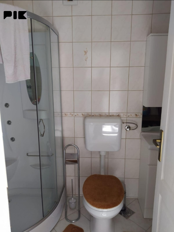 KARTEL/ Kuća sa voćnjakom, Bivolje Brdo 11