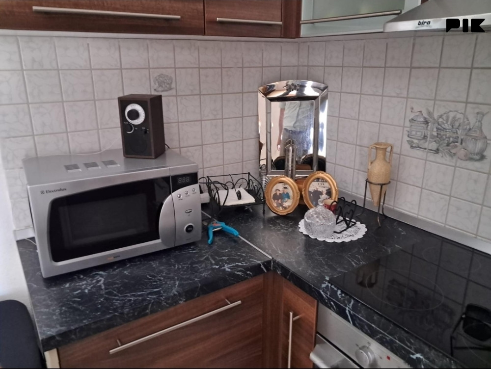 KARTEL/ Kuća sa voćnjakom, Bivolje Brdo 13