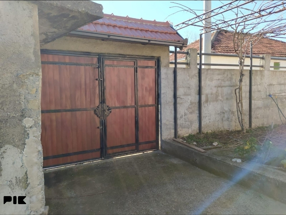 KARTEL/ Kuća sa voćnjakom, Bivolje Brdo 2