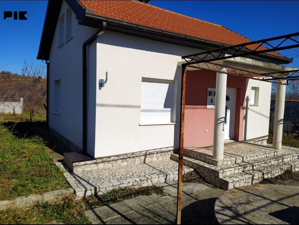 KARTEL/ Kuća sa voćnjakom, Bivolje Brdo 17