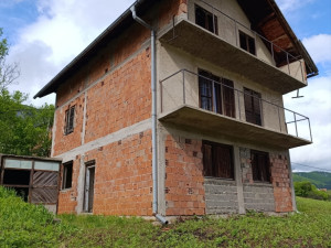 Kuća, 200 m², Travnik