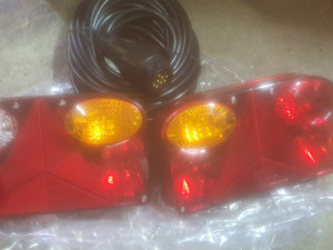 Štop lampe sa instalacijom i sijalicam, 7,5m dužine instalacija,