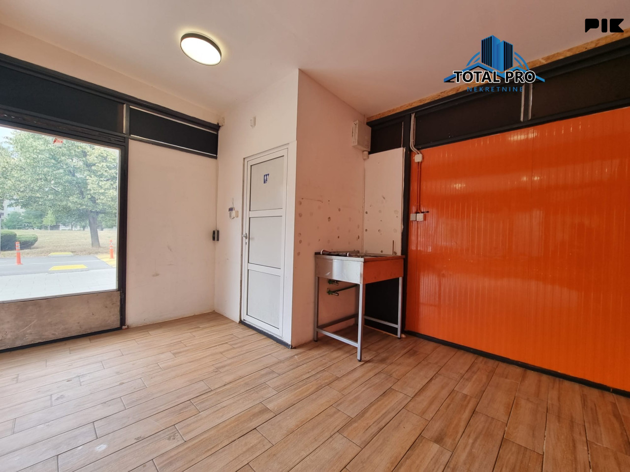 TOTAL PRO/ Poslovni prostor 31,5 m2 / Alipašino Polje B faza 6