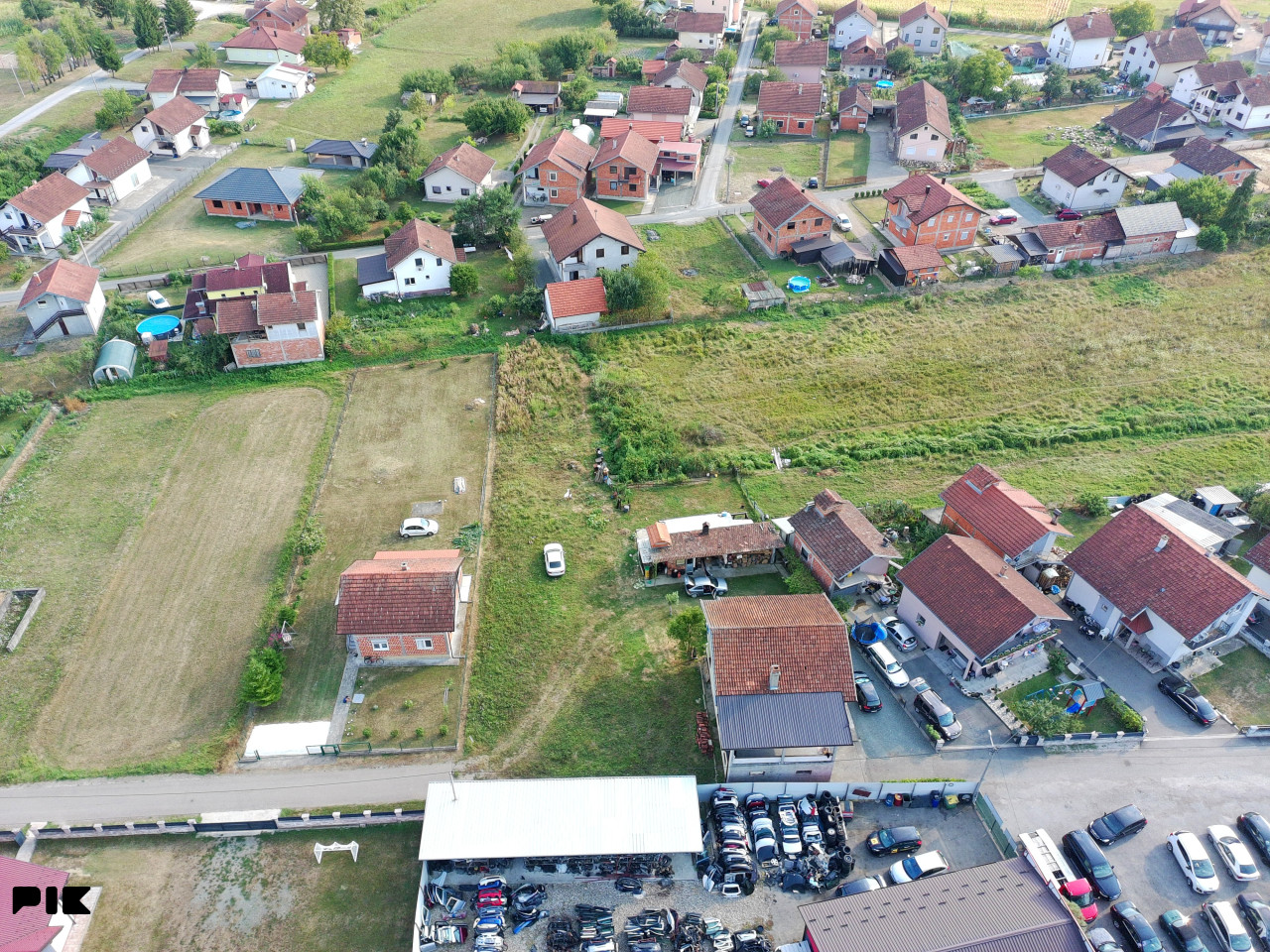 Na prodaju plac u Kozincima 2