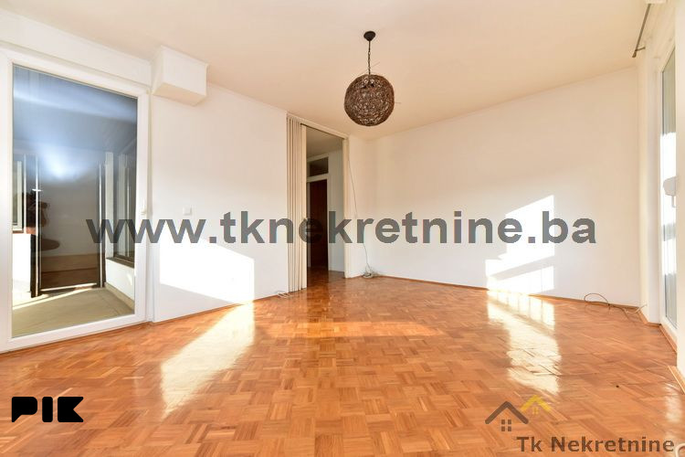 Adaptiran trosoban stan površine 65 m2, Slavinovići 3