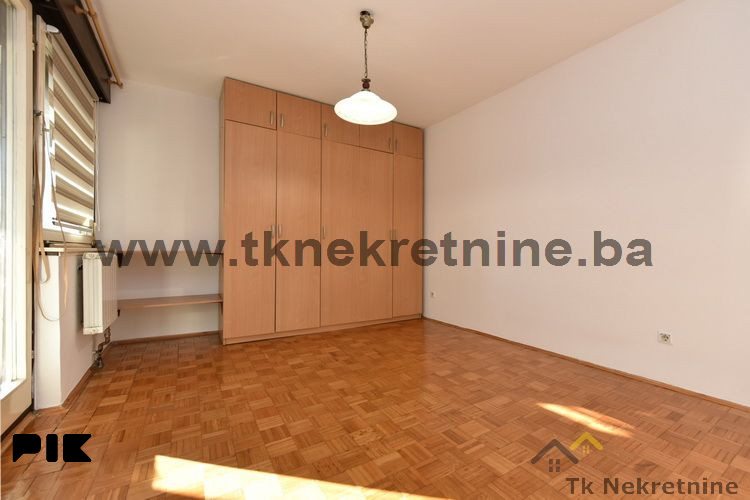 Adaptiran trosoban stan površine 65 m2, Slavinovići 5