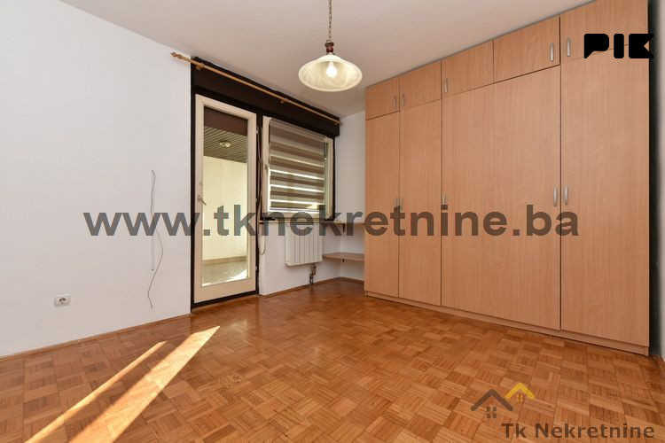 Adaptiran trosoban stan površine 65 m2, Slavinovići 6