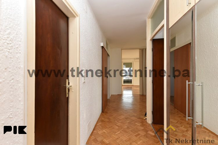 Adaptiran trosoban stan površine 65 m2, Slavinovići 13