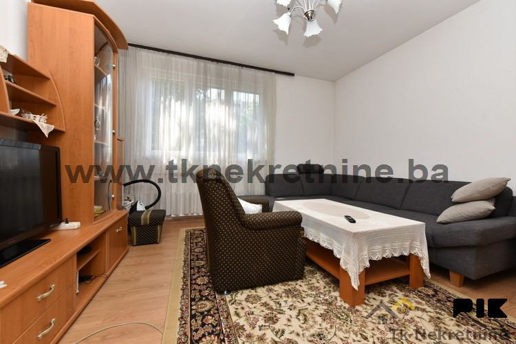 Adaptiran dvosoban stan 46 m2, niže spratnosti ,Miladije 5