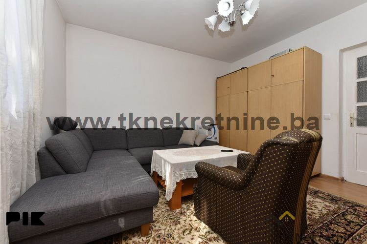 Adaptiran dvosoban stan 46 m2, niže spratnosti ,Miladije 7