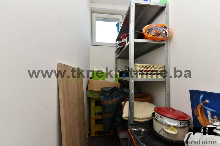 Adaptiran dvosoban stan 46 m2, niže spratnosti ,Miladije 14