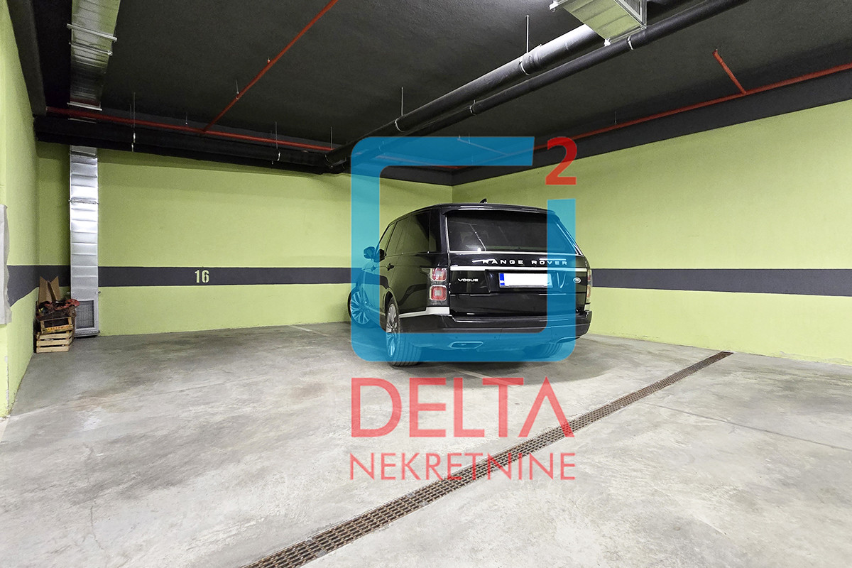 Luksuzan namješten stan / dva garažna mjesta / Čobanija / Centar 31