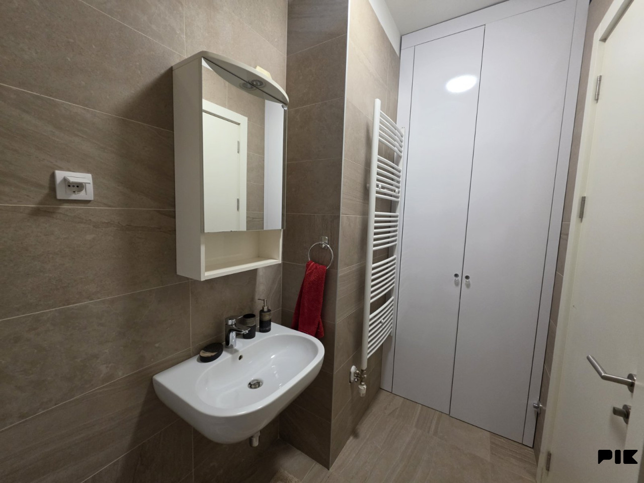 USELJIV STAN 85m2 JEVREJSKA ULICA, CENTAR, MODERNO NAMJESTEN 19