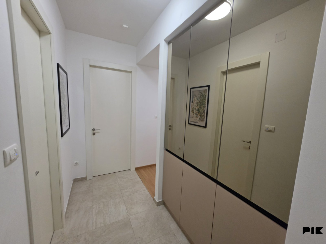 USELJIV STAN 85m2 JEVREJSKA ULICA, CENTAR, MODERNO NAMJESTEN 11