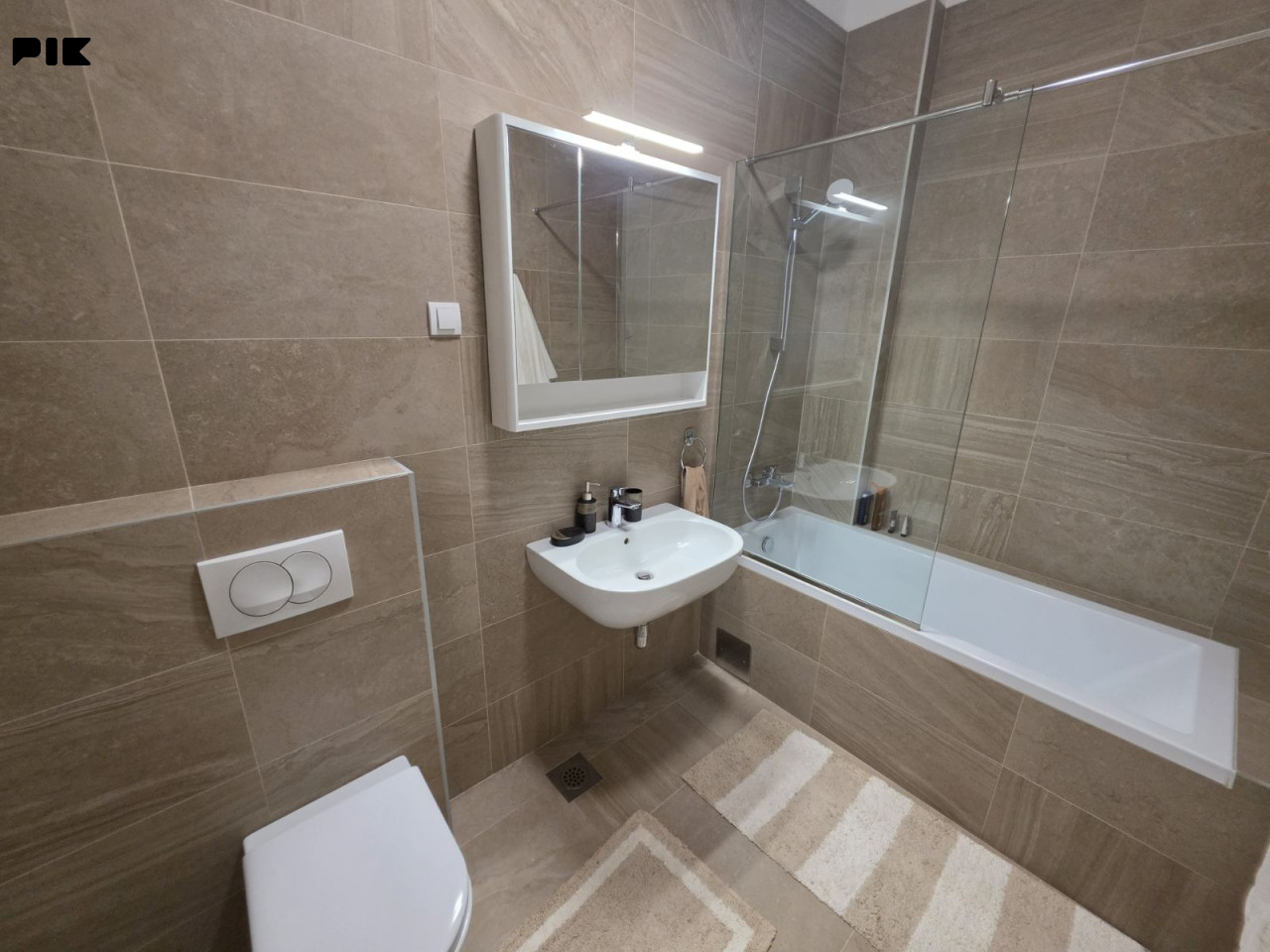 USELJIV STAN 85m2 JEVREJSKA ULICA, CENTAR, MODERNO NAMJESTEN 18
