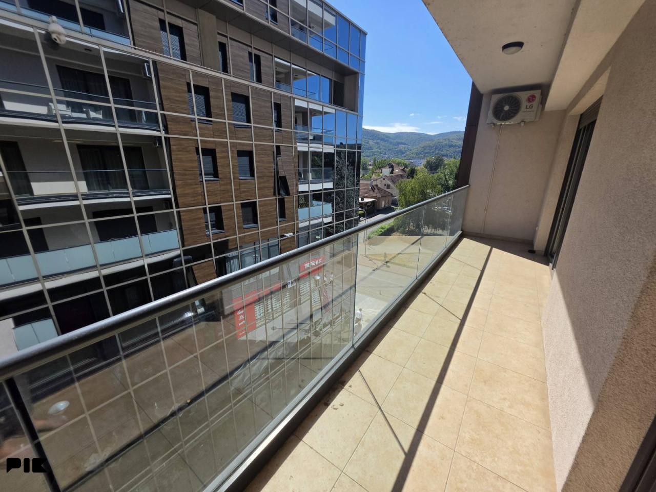 USELJIV STAN 85m2 JEVREJSKA ULICA, CENTAR, MODERNO NAMJESTEN 21