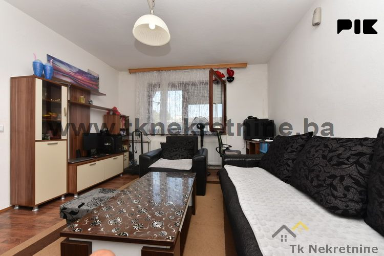 LUKAVAC-CENTAR! Adaptiran stan niže spratnosti površine 39 m2