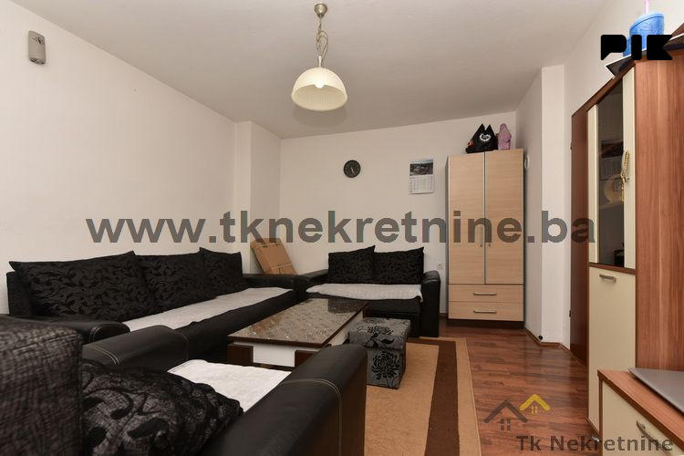 LUKAVAC-CENTAR! Adaptiran stan niže spratnosti površine 39 m2 3