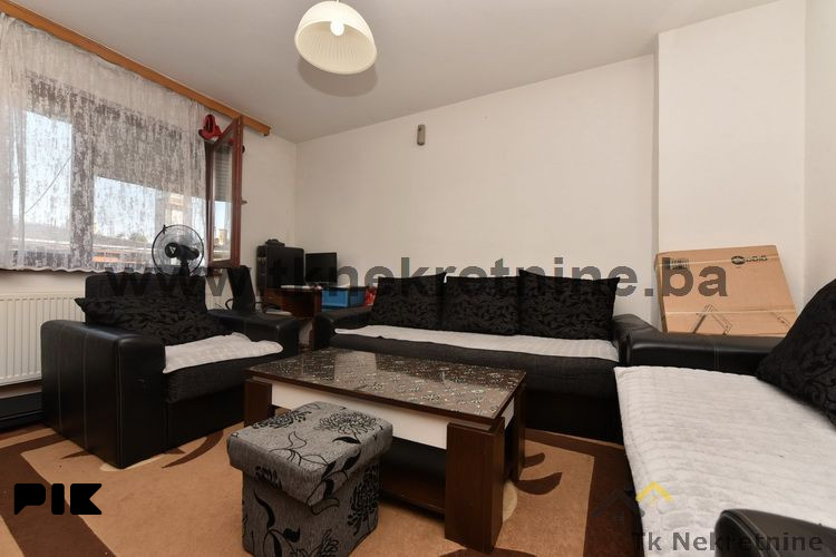 LUKAVAC-CENTAR! Adaptiran stan niže spratnosti površine 39 m2 5