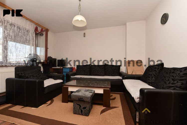 LUKAVAC-CENTAR! Adaptiran stan niže spratnosti površine 39 m2 4