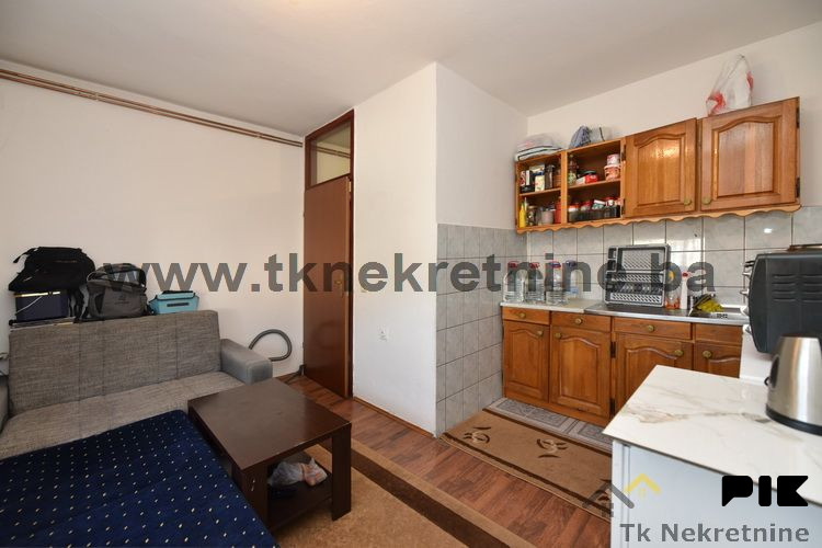 LUKAVAC-CENTAR! Adaptiran stan niže spratnosti površine 39 m2 8