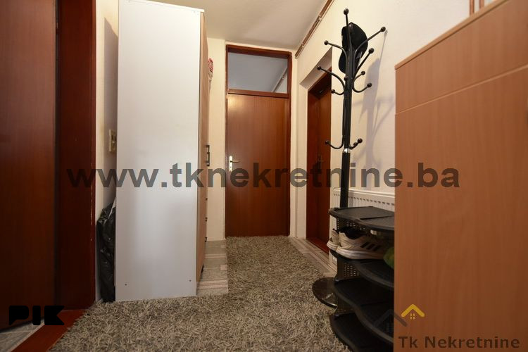 LUKAVAC-CENTAR! Adaptiran stan niže spratnosti površine 39 m2 12