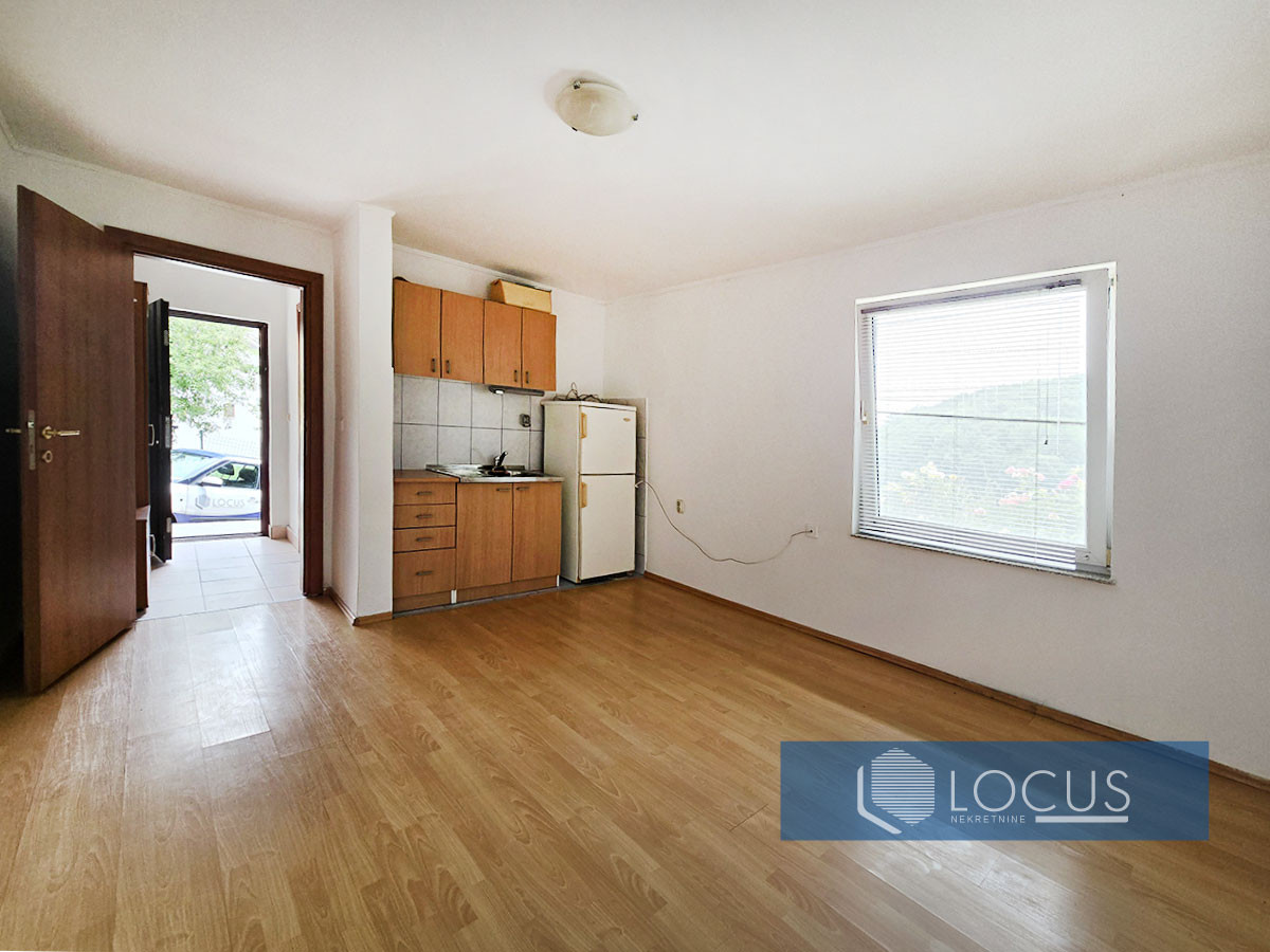 LOCUS: Kuća i dvorište, Miševići 8