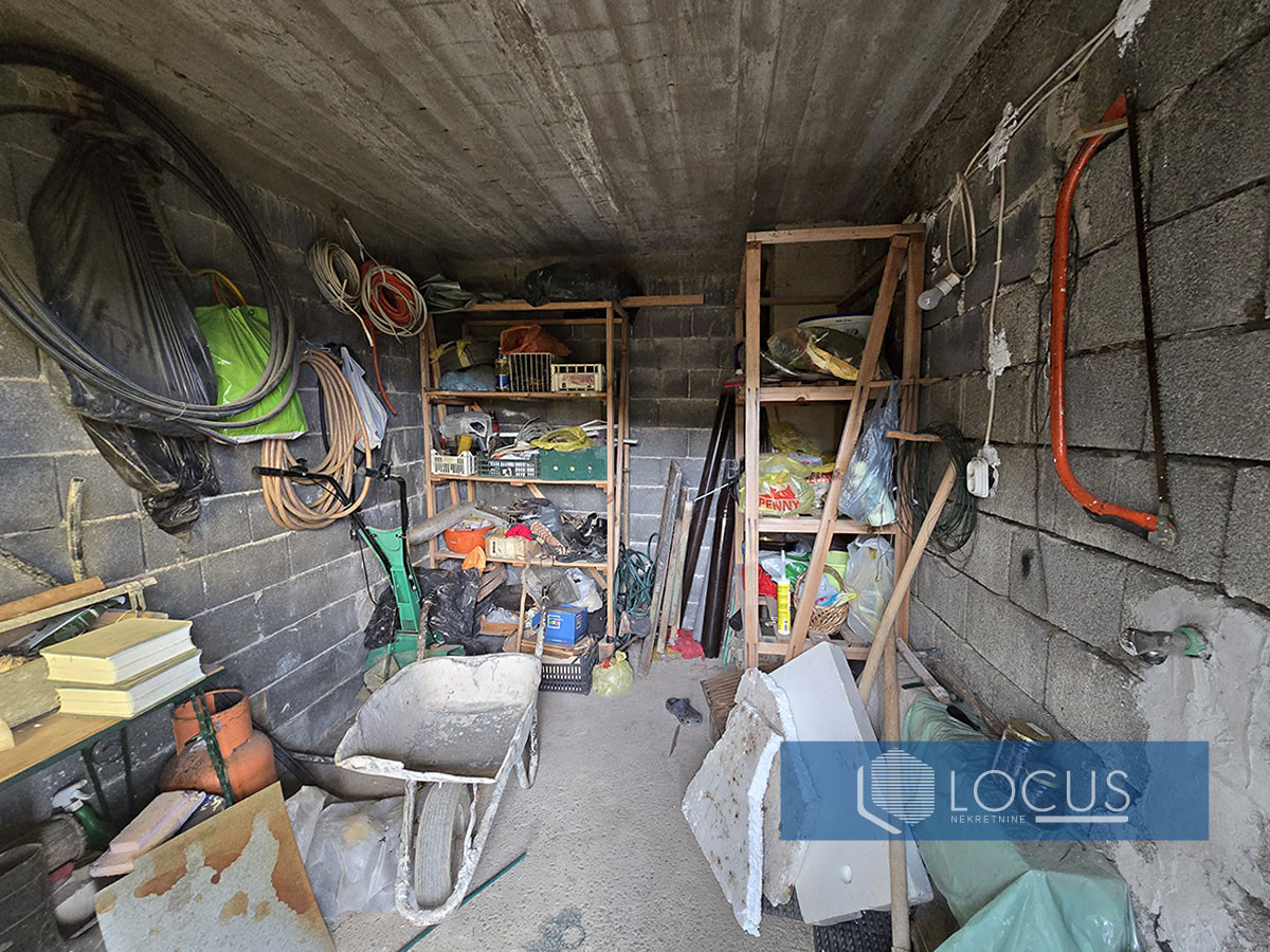 LOCUS: Kuća i dvorište, Miševići 11