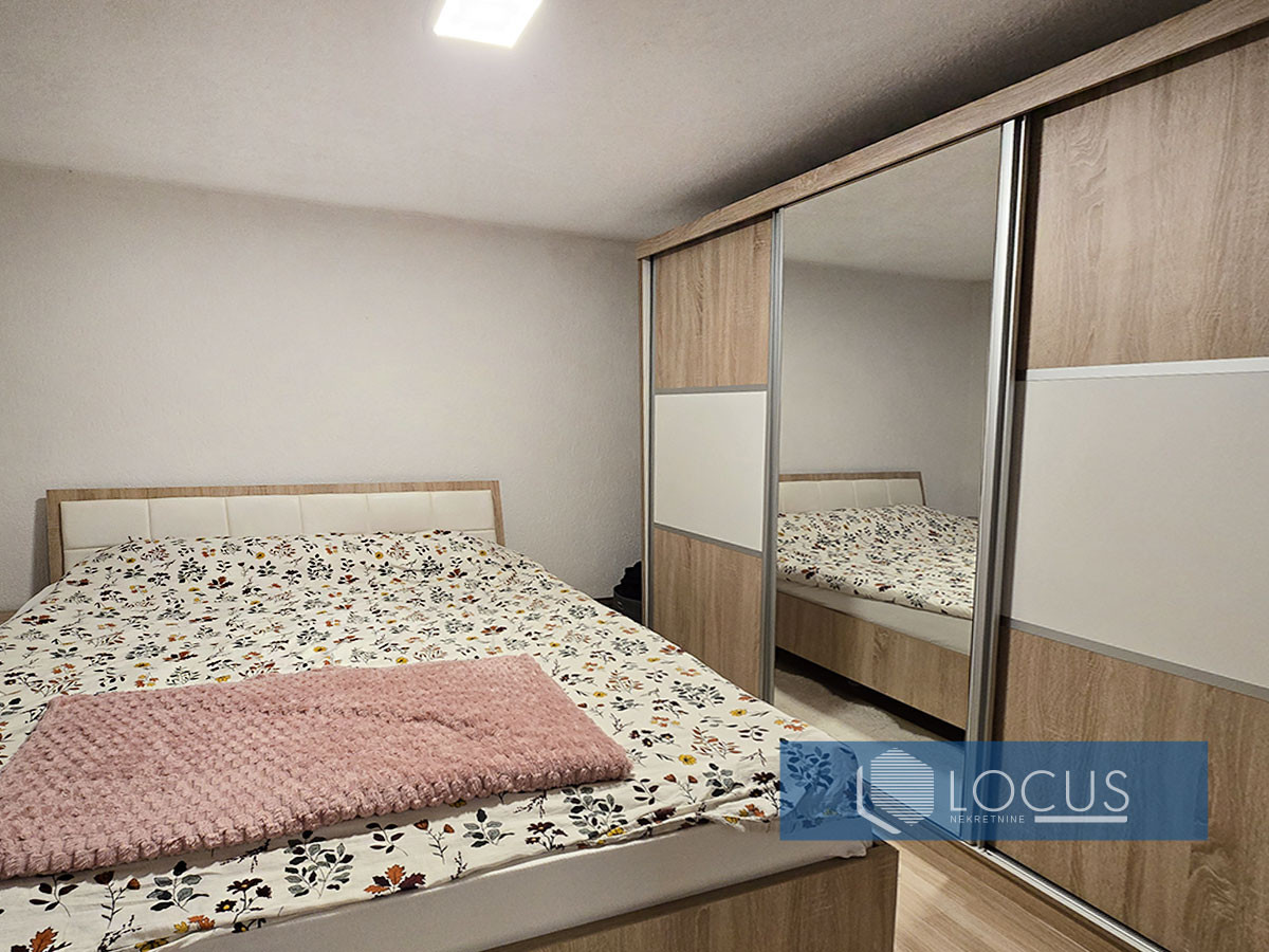 LOCUS prodaje: Dupleks kuća sa tri stana, Buća Potok 7