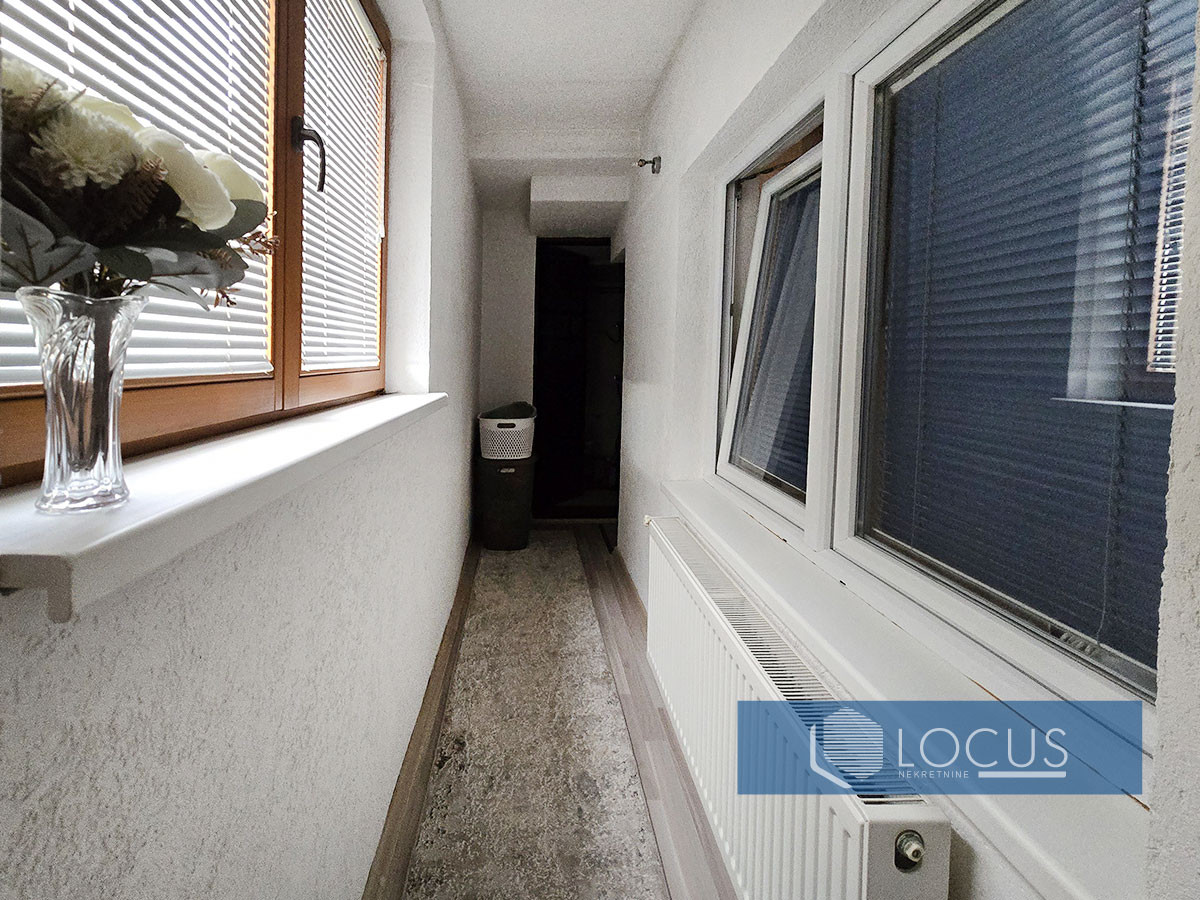 LOCUS prodaje: Dupleks kuća sa tri stana, Buća Potok 10