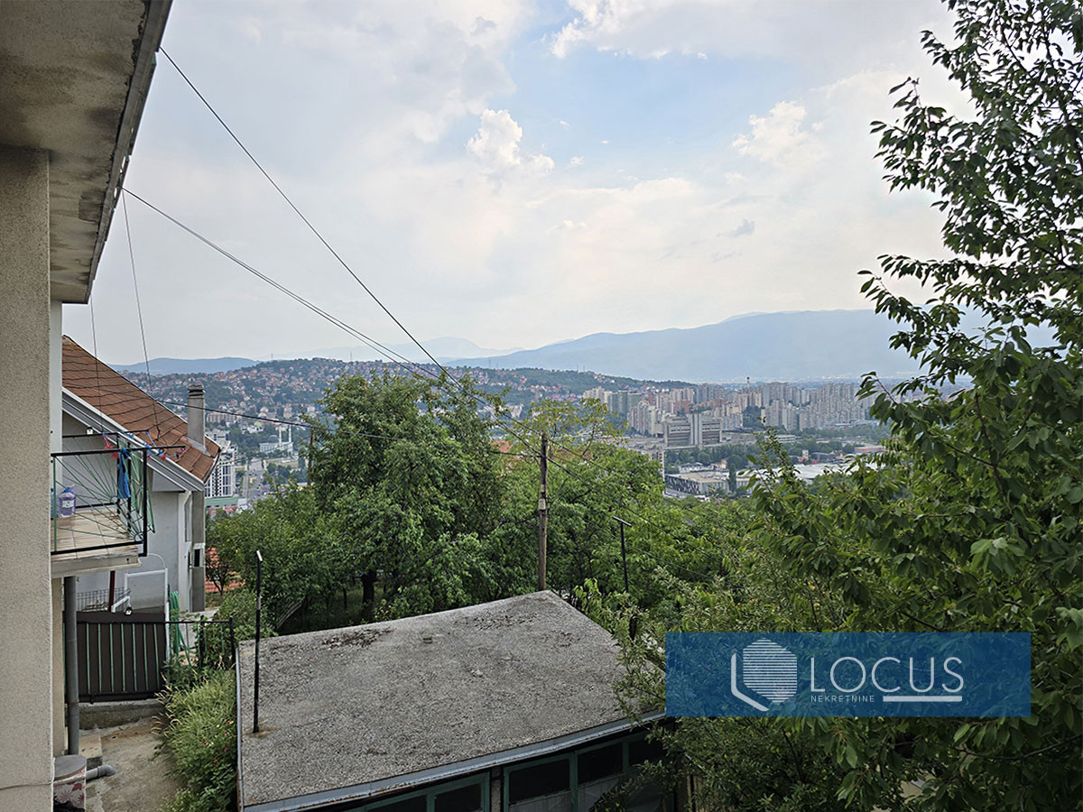 LOCUS prodaje: Dupleks kuća sa tri stana, Buća Potok 12