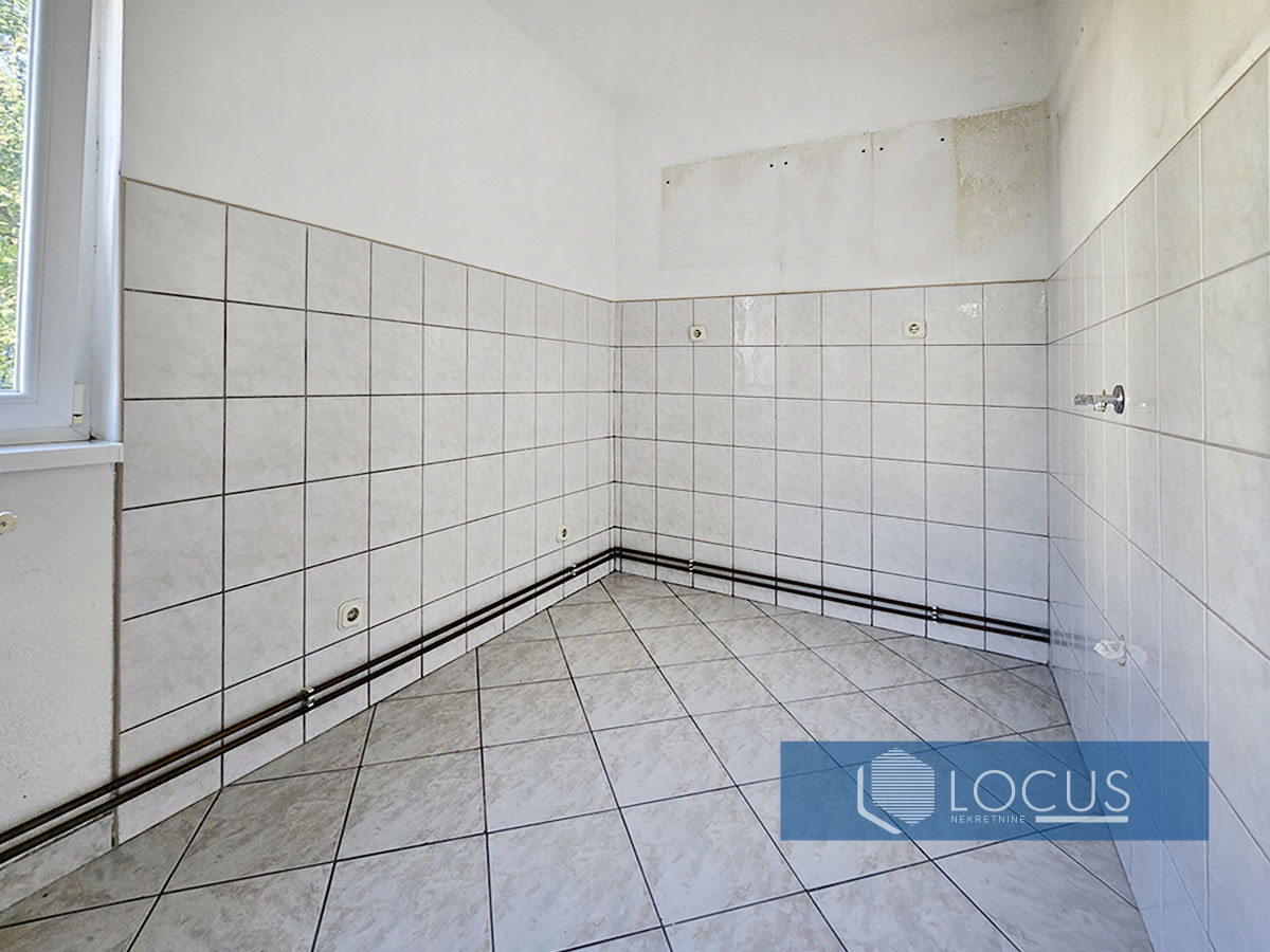 LOCUS prodaje: Kuća, Uglješe Uzelca, Doglodi 6