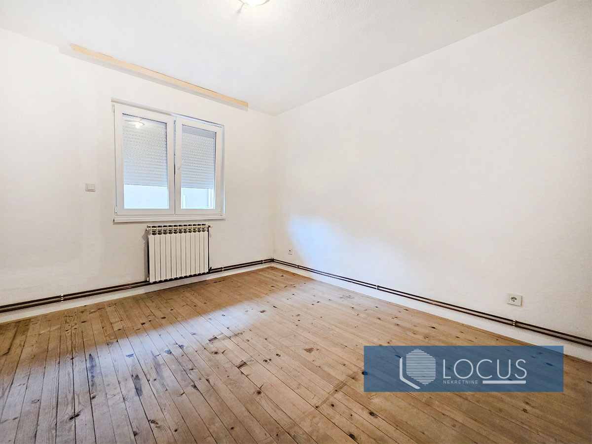 LOCUS prodaje: Kuća, Uglješe Uzelca, Doglodi 11