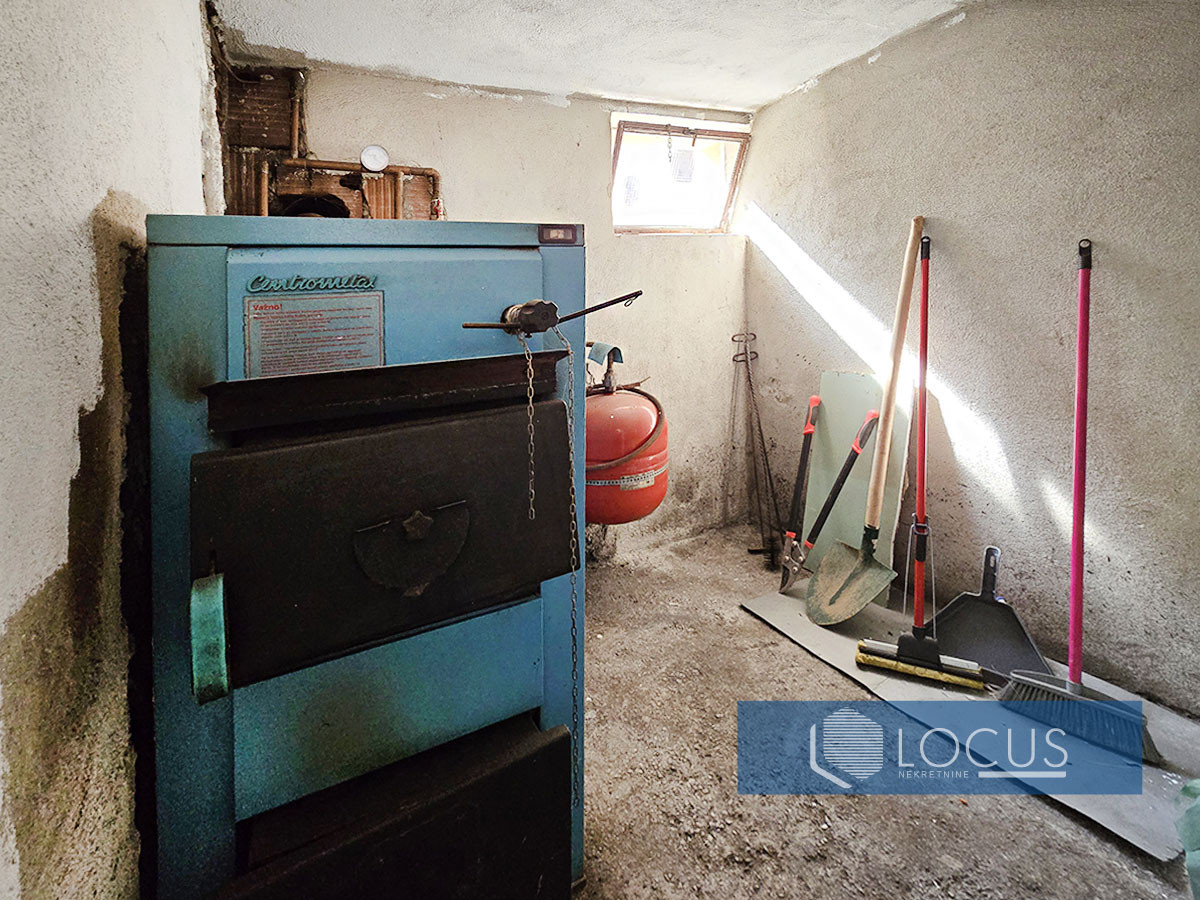 LOCUS prodaje: Kuća, Uglješe Uzelca, Doglodi 16
