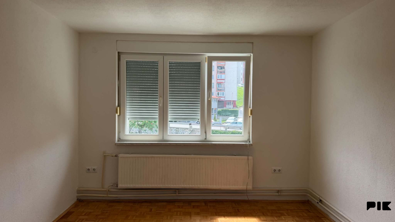 Stan Banovići 56m2 4