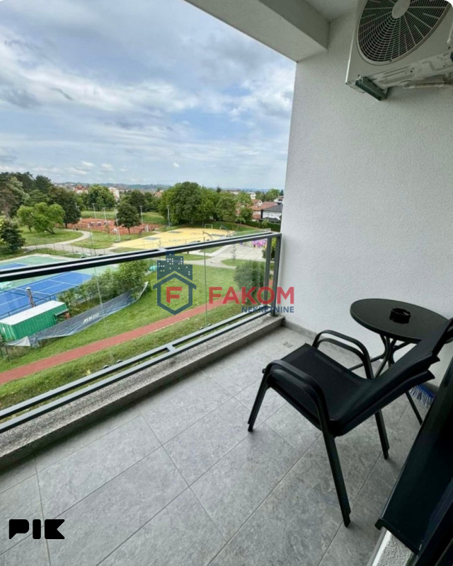 Iznajmljuje se dvosoban stan u naselju Park sa garažom 6