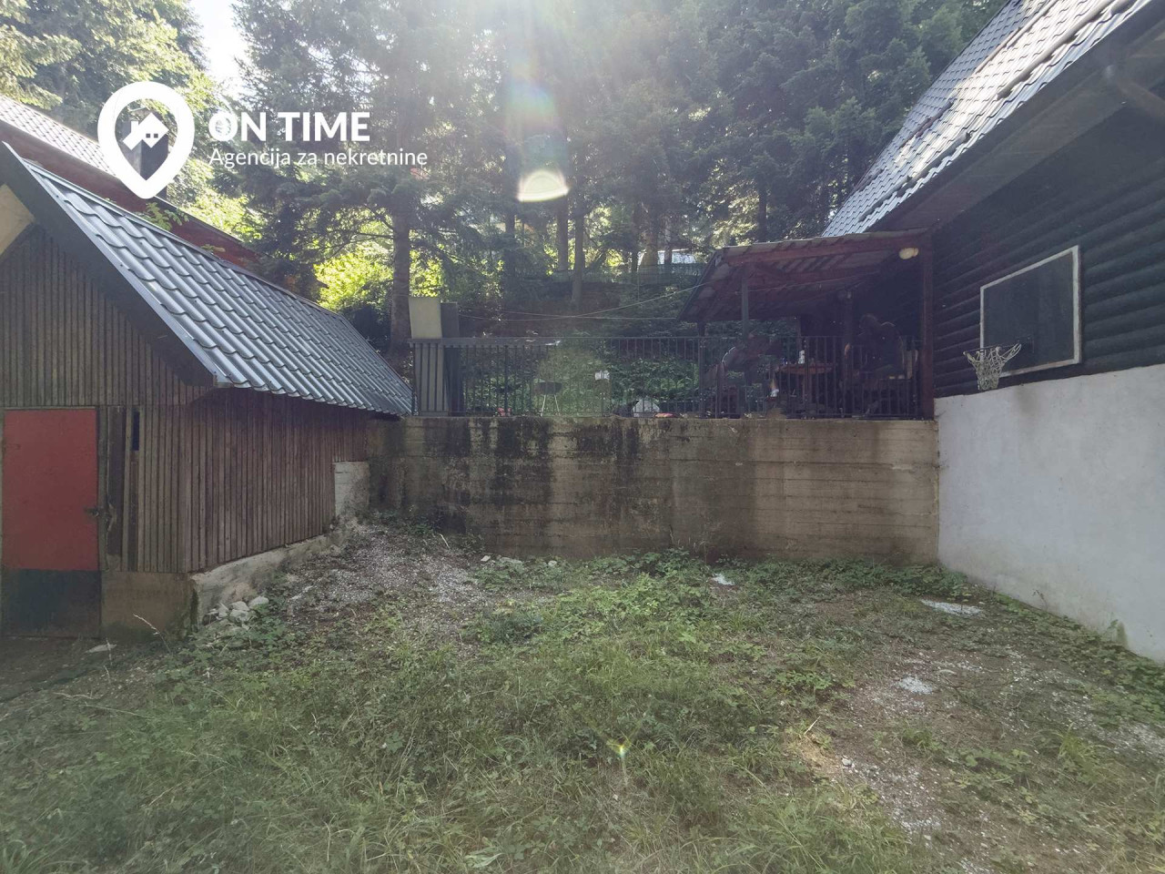 ON TIME prodaje: Vikendica sa zemljištem Pazarić 24