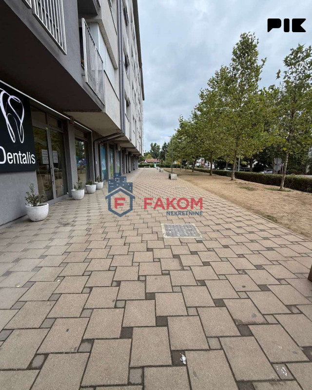 Na prodaju odličan fukncionalan trosoban stan,podnožje Starčevice 14