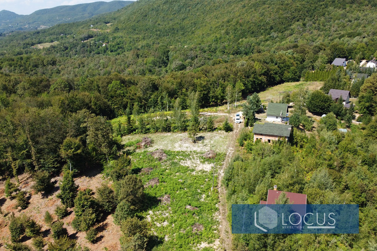 LOCUS: Parcela površine 610m2, Buhotina, Kobiljača 3