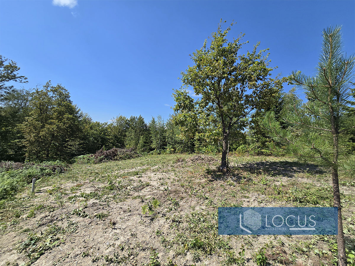 LOCUS: Parcela površine 610m2, Buhotina, Kobiljača 13