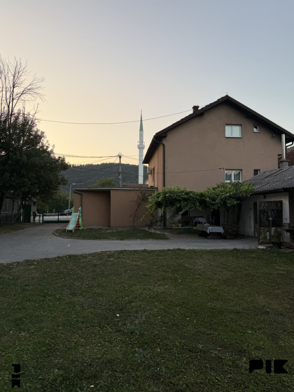 Kuća sa poslovnim prostorima Tarčin 7