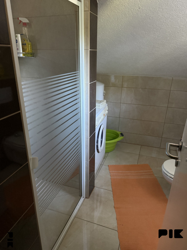 Kuća sa poslovnim prostorima Tarčin 23