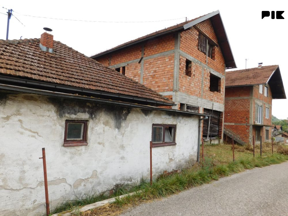 Dvije kuća  303m2 sa okućnicom 536m2 - Lauš 4