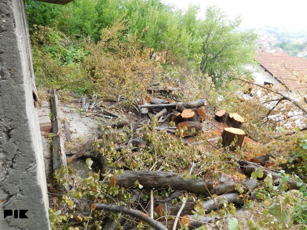 Dvije kuća  303m2 sa okućnicom 536m2 - Lauš 6