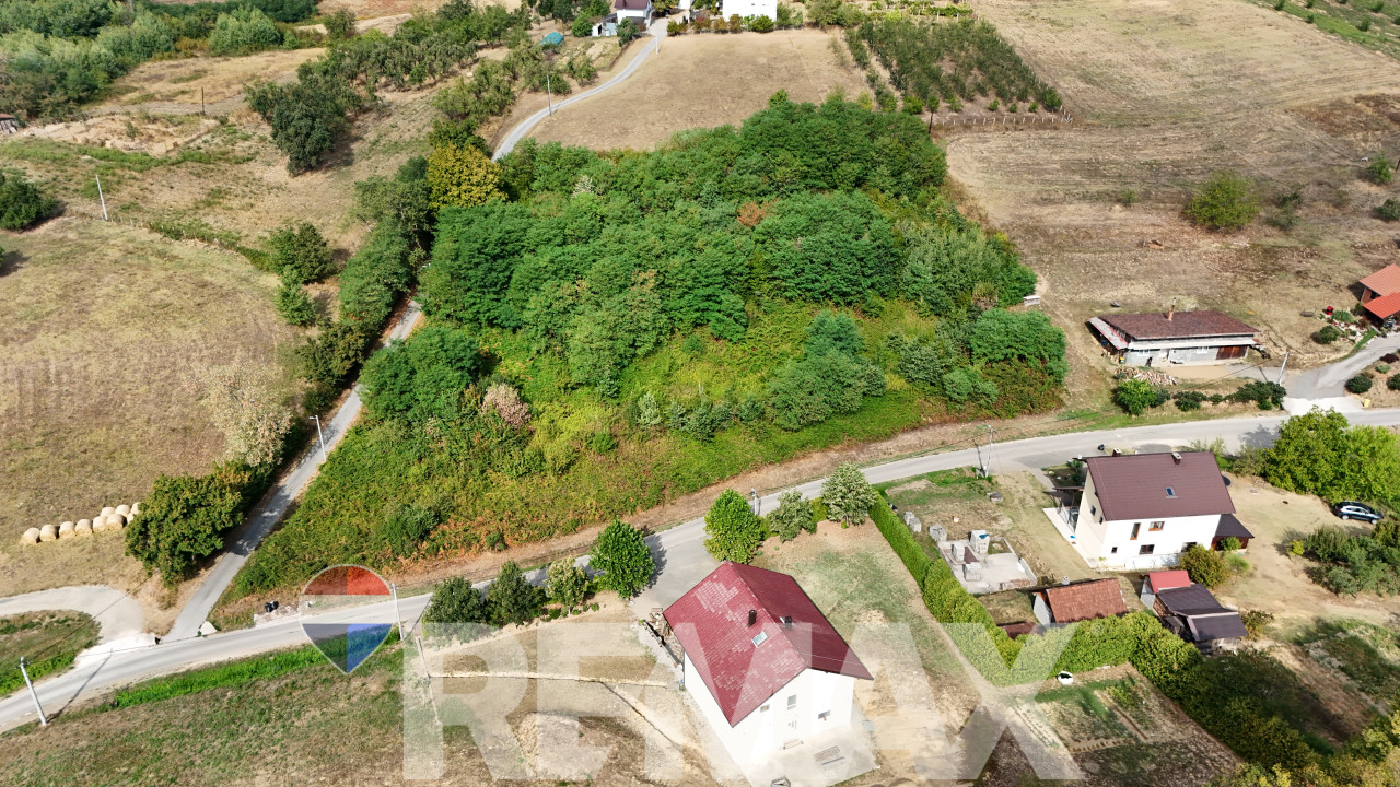 Na prodaju zemljište 7.686 m2 | Asfaltni prilaz | Glamočani