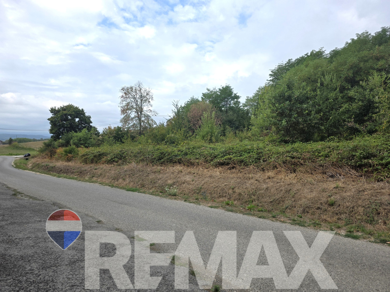 Na prodaju zemljište 7.686 m2 | Asfaltni prilaz | Glamočani 9