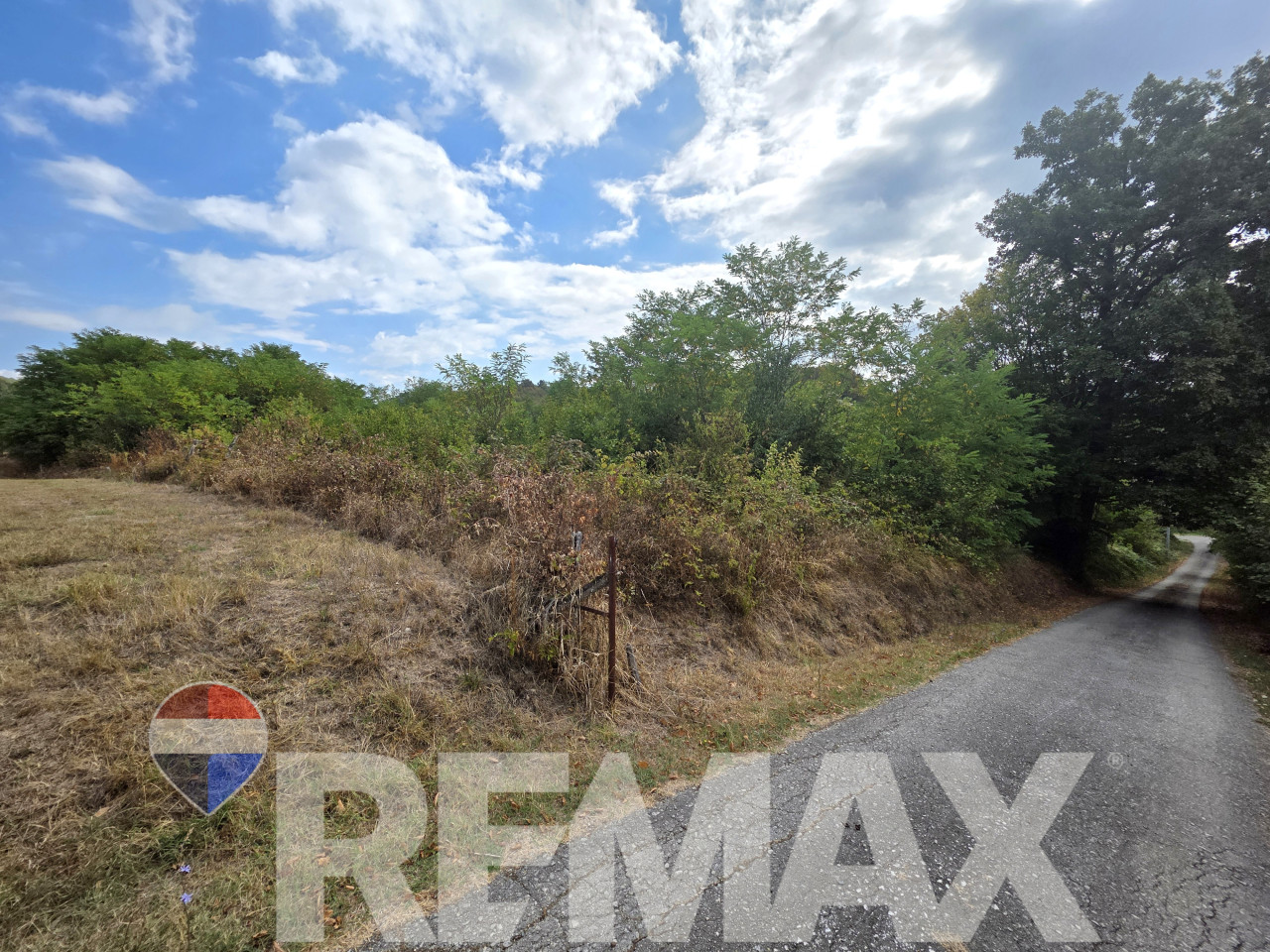 Na prodaju zemljište 7.686 m2 | Asfaltni prilaz | Glamočani 11