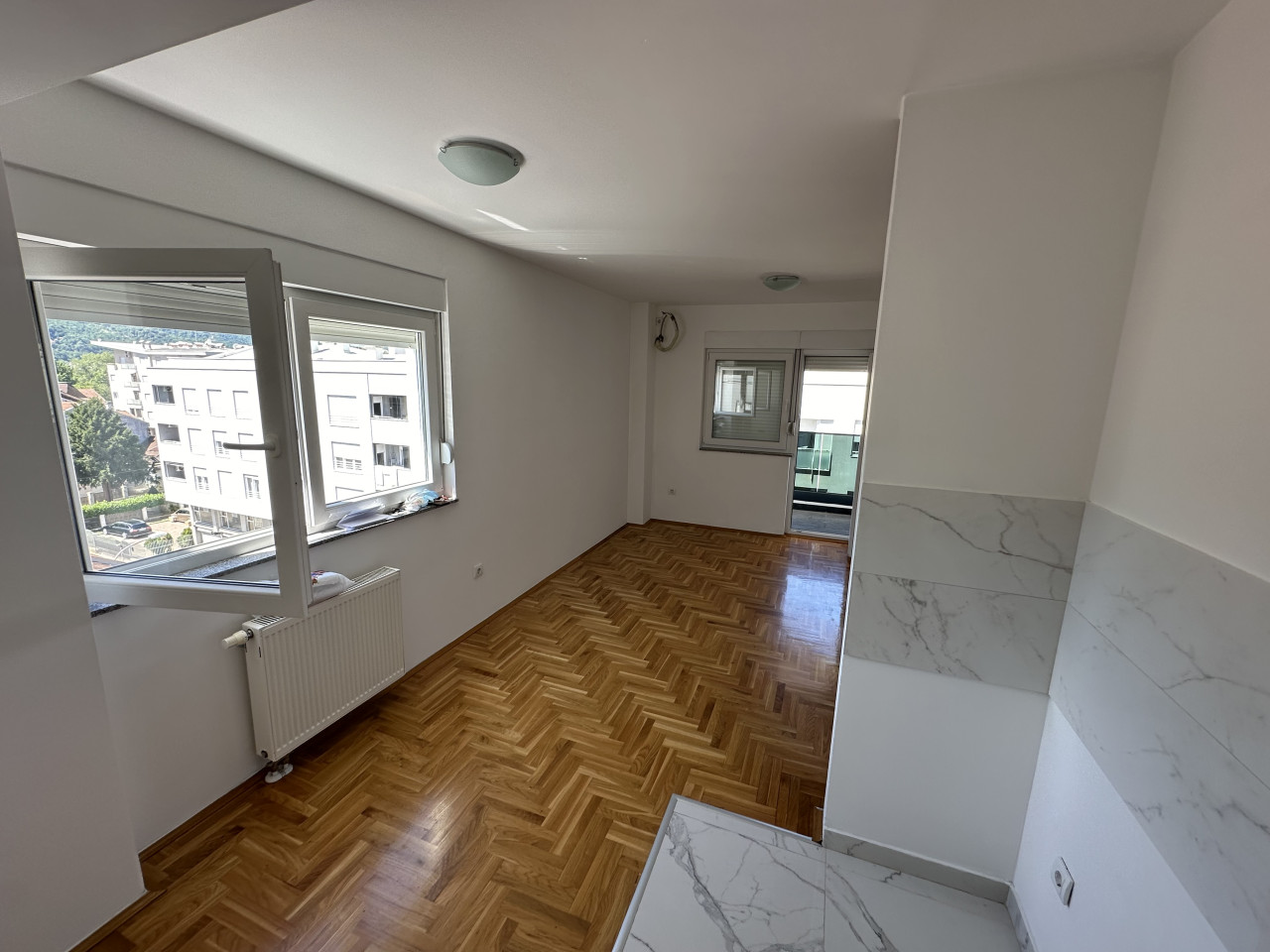 Nenamješten trosoban stan u centru - 48 m2 4