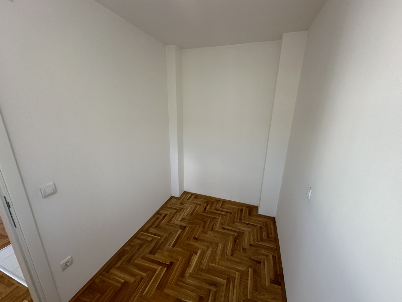 Nenamješten trosoban stan u centru - 48 m2 8
