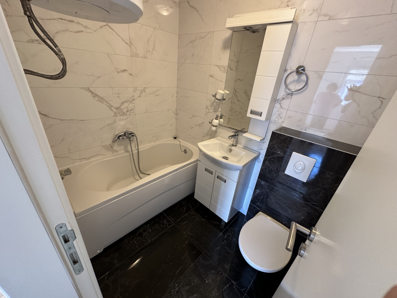 Nenamješten trosoban stan u centru - 48 m2 10